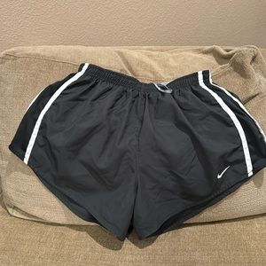 Men’s Nikefit running shorts size medium grey with liner